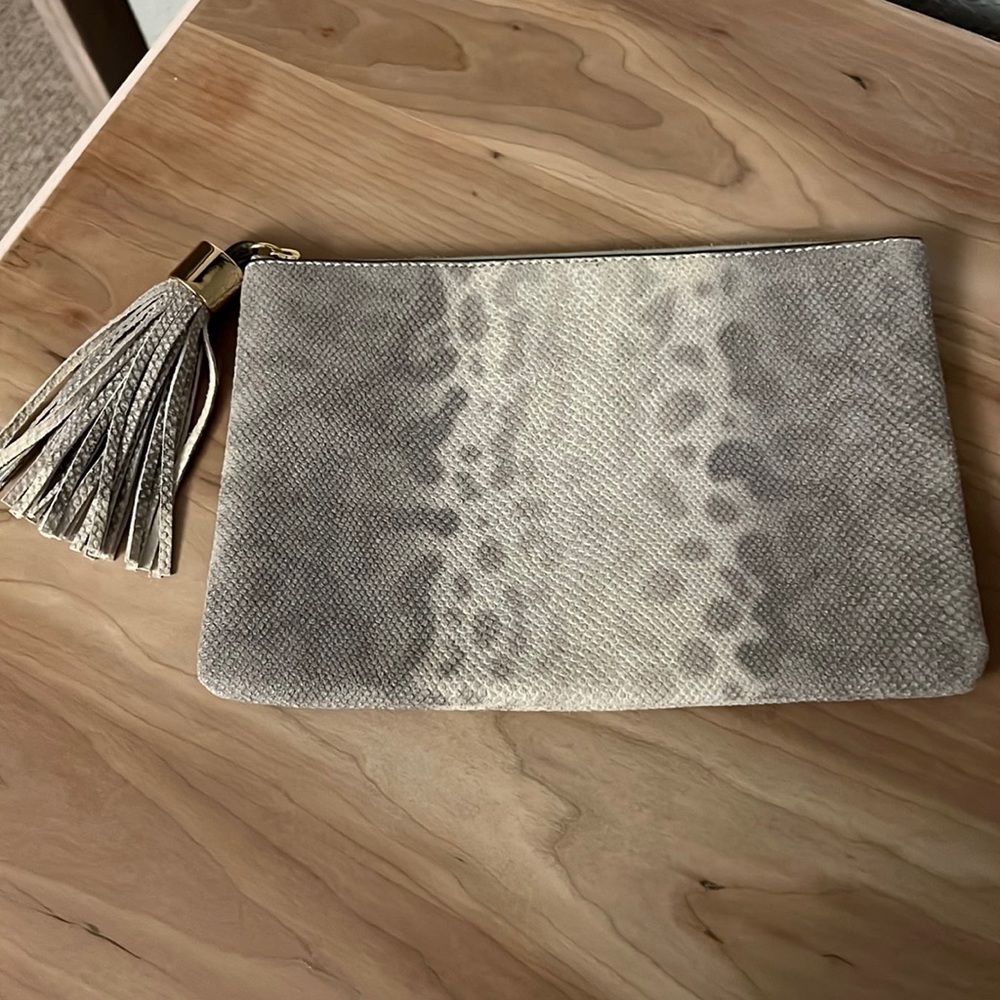 NWOT GILI SNAKESKIN TEXTURED LEATHER CLUTCH